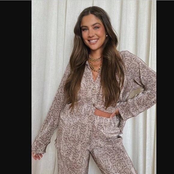 Show Me Your Mumu Overtime Button Down in Snake Pleat - Picture 3 of 9